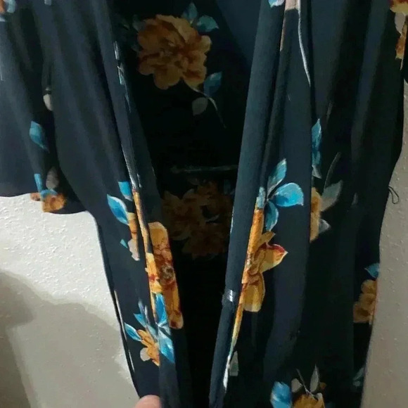 Charming Charlie Floral Wrap Dress. Size XL Like New - Picture 5 of 5
